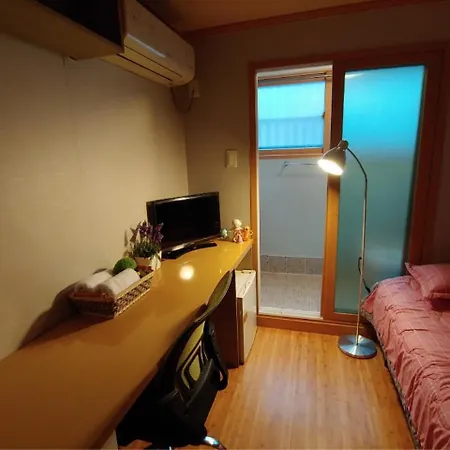 I Sleep Alone